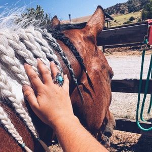 Meet your Posher, Malia